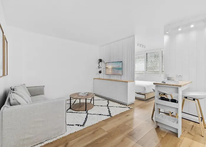Bondi Perfection: Chic Interiors & Rooftop Pool